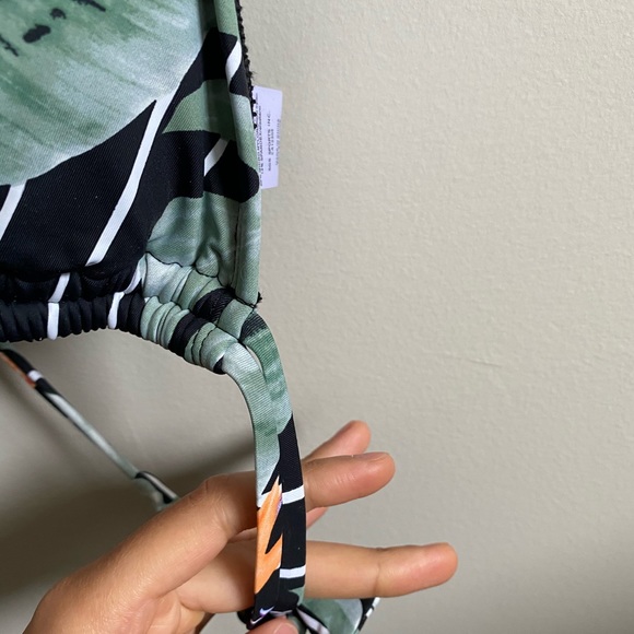 NWOT Skye TOKELAU Celeste Triangle Bikini Top - Picture 4 of 6